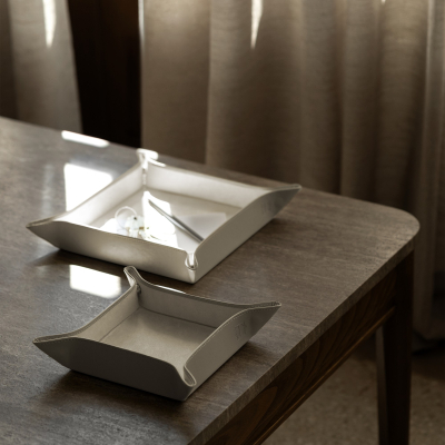 Изображение товара Декоративный поднос Togas Экретто бежевый 14х14 см