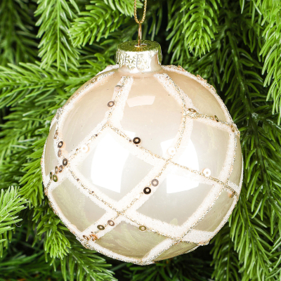 Изображение товара Стеклянный серебряный новогодний шар Yancheng Shiny 8 см с орнаментом