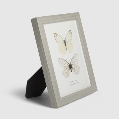 Изображение товара Серебристая фоторамка 15x20 см для украшения интерьера