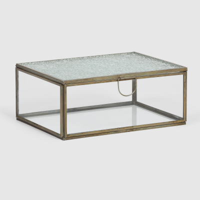 Изображение товара Декоративная коробка P.M. Overseas из металла и стекла, золотистый дизайн, размеры 20,5x15,5x8 см