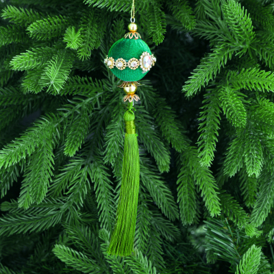 Изображение товара Шар елочный Goodwill с кисточкой красный/зеленый в ассортименте 19 см