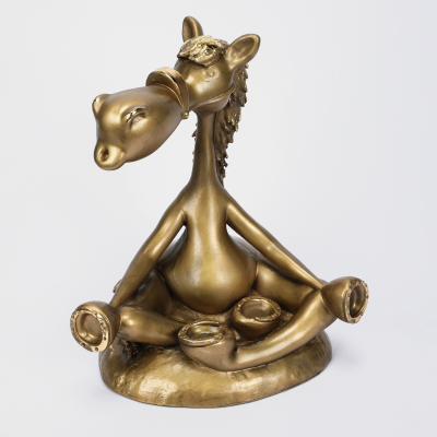 Изображение товара Декоративная новогодняя фигура Полиформ Лошадка йога 30х25х31 см