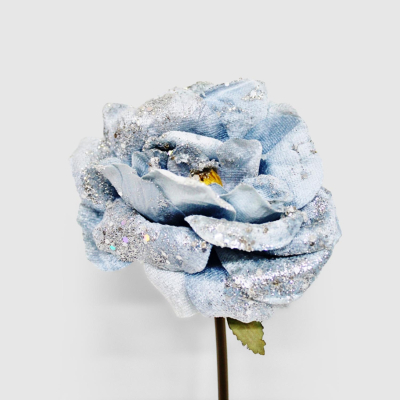 Изображение товара Новогодняя голубая роза Конэко-О высотой 25 см для праздничного декора