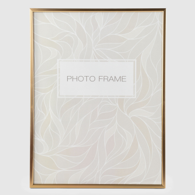 Изображение товара Фоторамка Intco из алюминия 30х40 см золотистая для стенового размещения