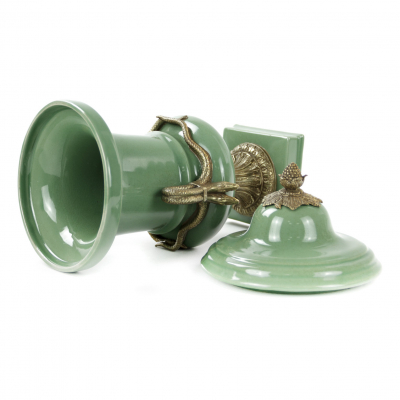 Изображение товара Фарфоровая ваза Glasar зеленая с бронзой 39 см стильный декор интерьера