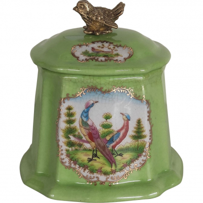 Изображение товара Зеленая шкатулка Glasar с птичкой 10x9x10 см из фарфора и бронзы