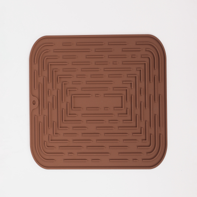 Изображение товара Подставка Flora под горячее силиконовая черного и коричневого цвета