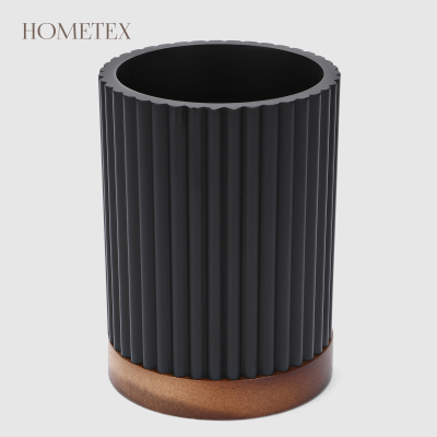 Изображение товара Стакан для зубных щёток Hometex черный из полипропилена, практичный и долговечный Изображение товара Стакан для зубных щёток Hometex черный из полипропилена, практичный и долговечный