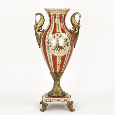 Изображение товара Фарфоровая ваза с бронзовыми элементами 25х25х33 см Wah Luen Handicraft